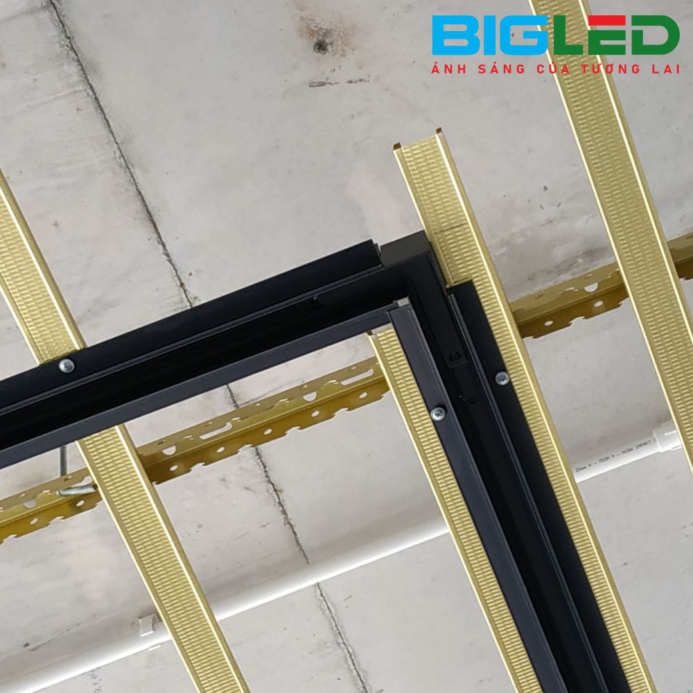 Bắt vít thanh ray nam châm lên xương trần